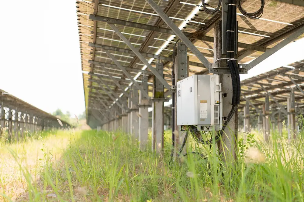 the-field-of-solar-panels-with-energy